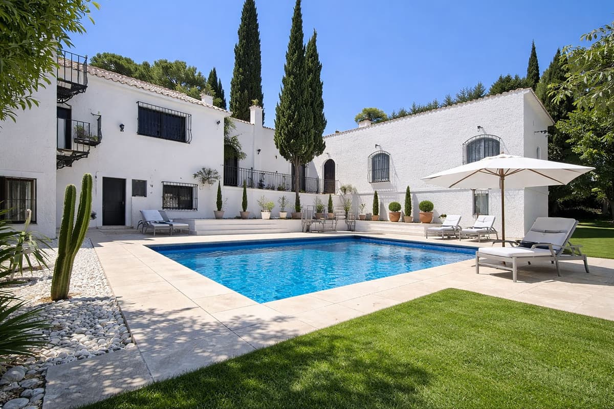 Detached Villa in Calahonda — photo 1 of 10
