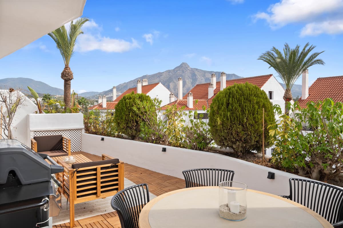 Middle Floor Apartment in Nueva Andalucía — photo 1 of 10
