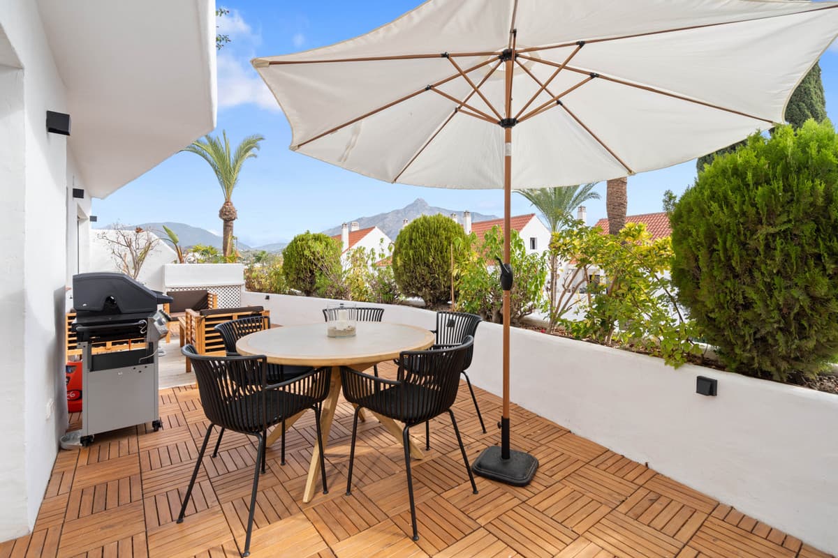 Middle Floor Apartment in Nueva Andalucía — photo 7 of 10