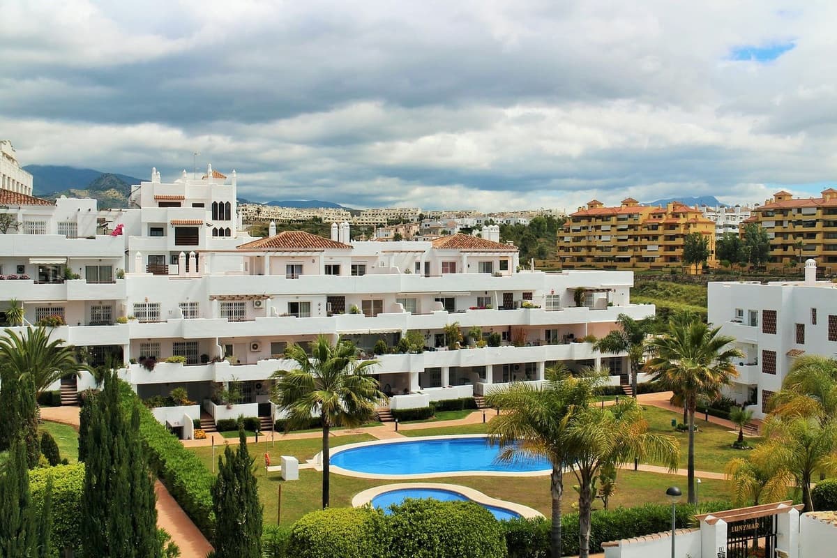 Middle Floor Apartment in Estepona — photo 2 of 10