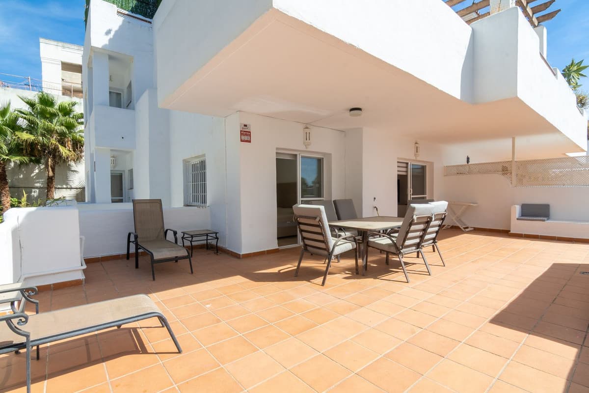 Middle Floor Apartment in Estepona — photo 4 of 10