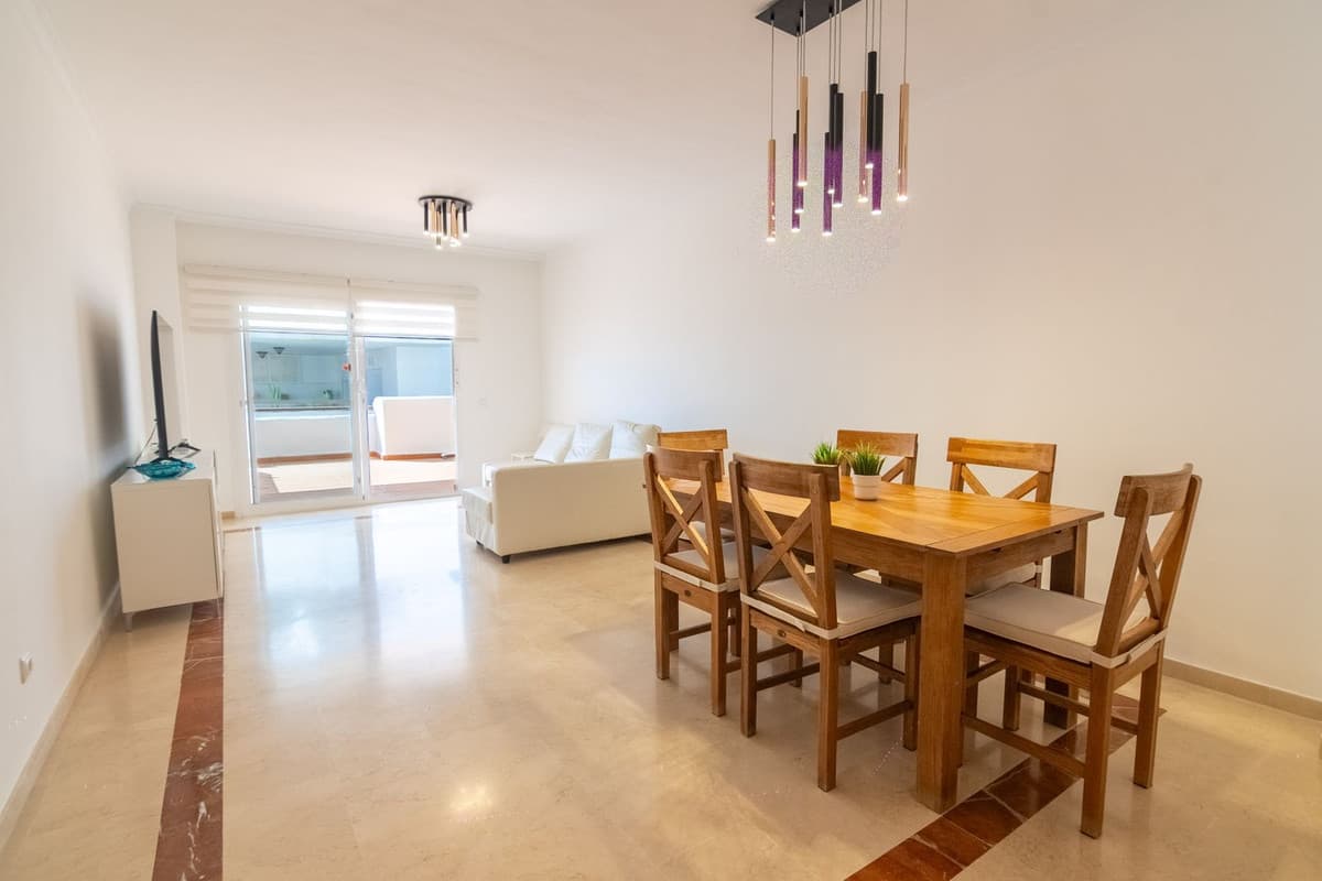 Middle Floor Apartment in Estepona — photo 5 of 10