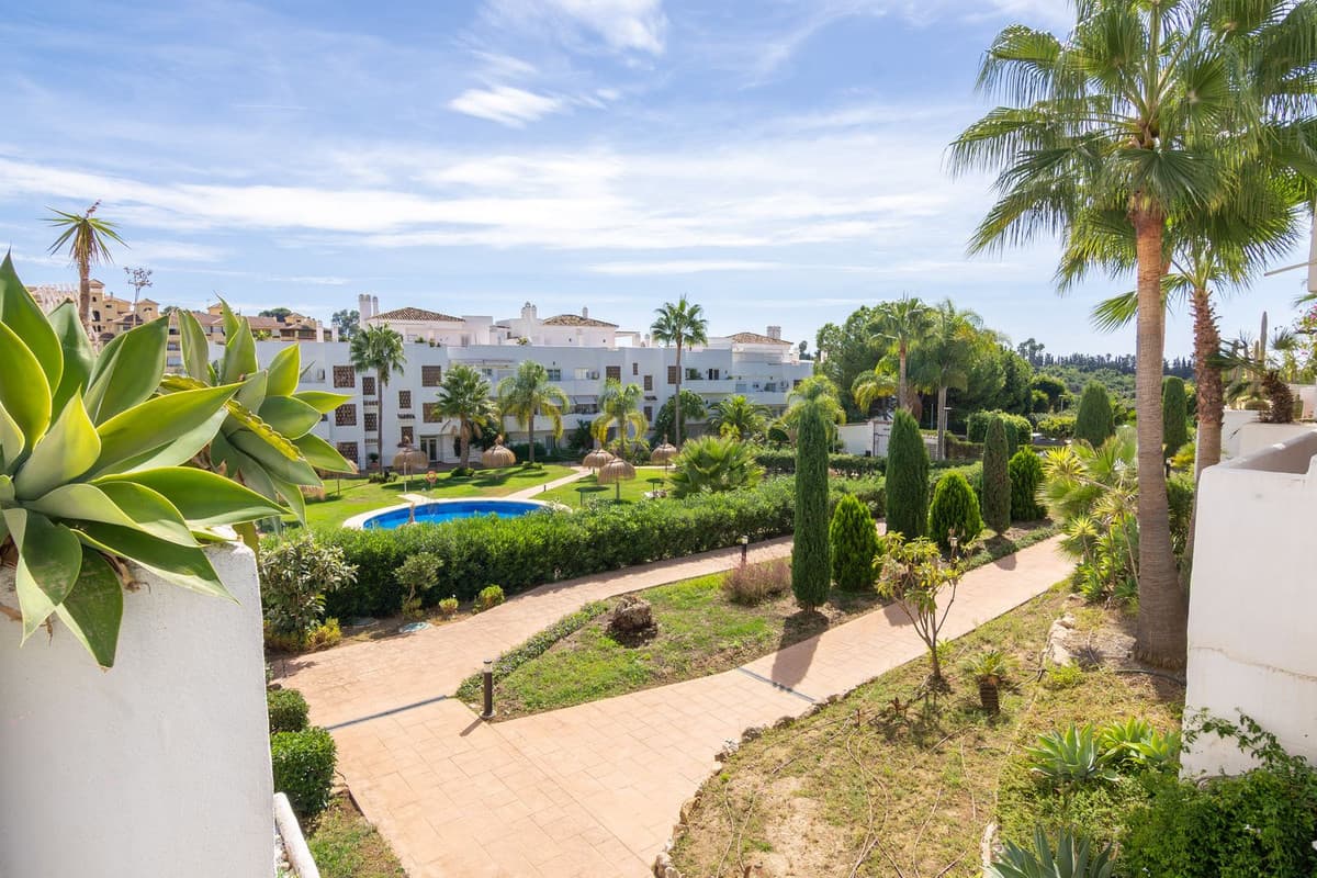 Middle Floor Apartment in Estepona — photo 10 of 10
