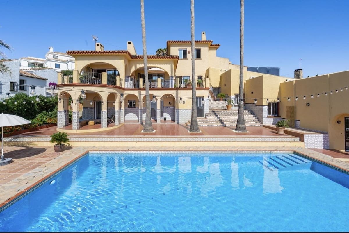 Detached Villa in Estepona — photo 2 of 10