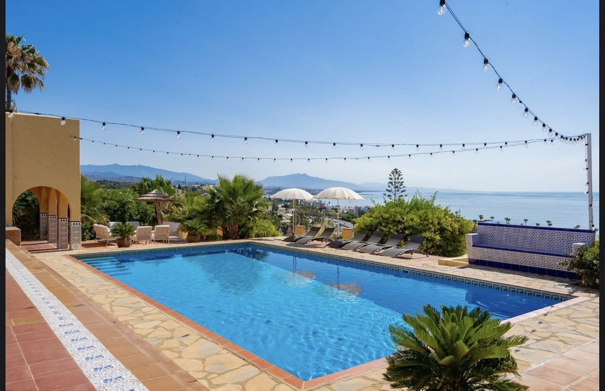 Detached Villa in Estepona — photo 3 of 10