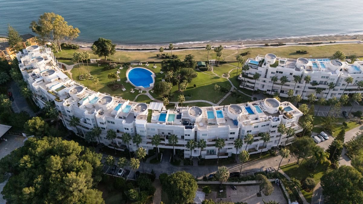 Middle Floor Apartment in Estepona — photo 1 of 10