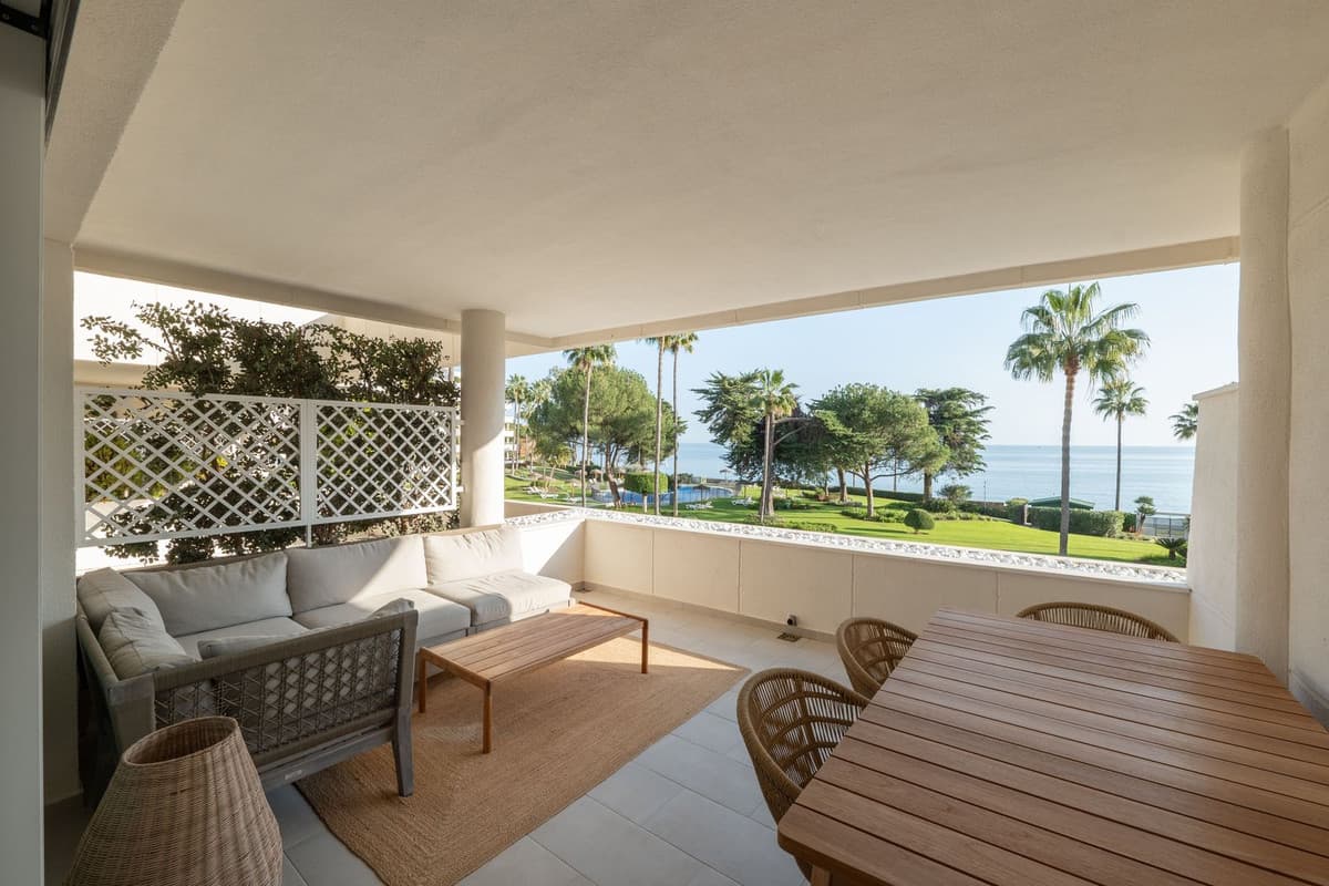 Middle Floor Apartment in Estepona — photo 2 of 10