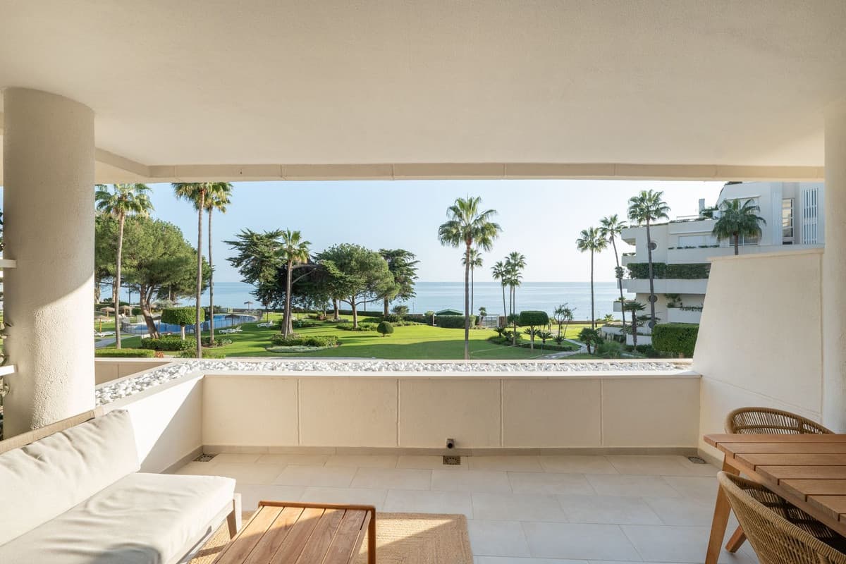 Middle Floor Apartment in Estepona — photo 4 of 10