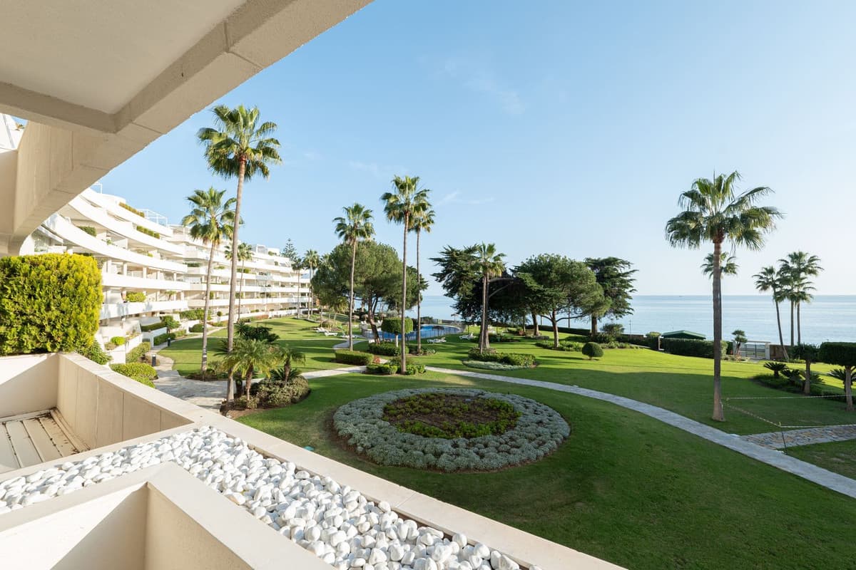 Middle Floor Apartment in Estepona — photo 6 of 10