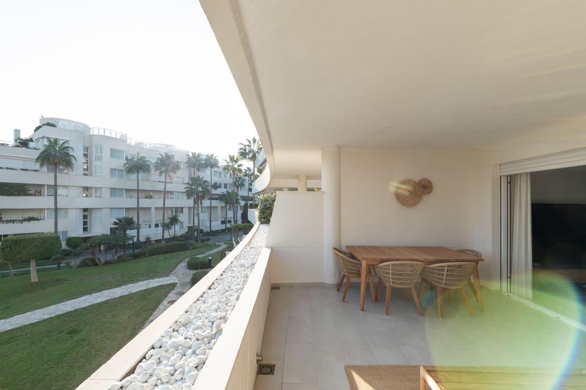 Middle Floor Apartment in Estepona — photo 7 of 10