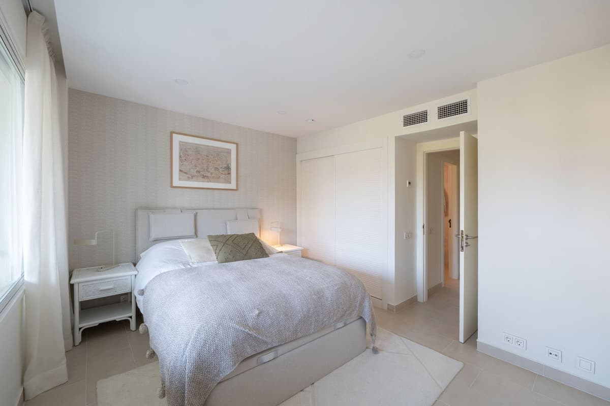 Middle Floor Apartment in Estepona — photo 10 of 10
