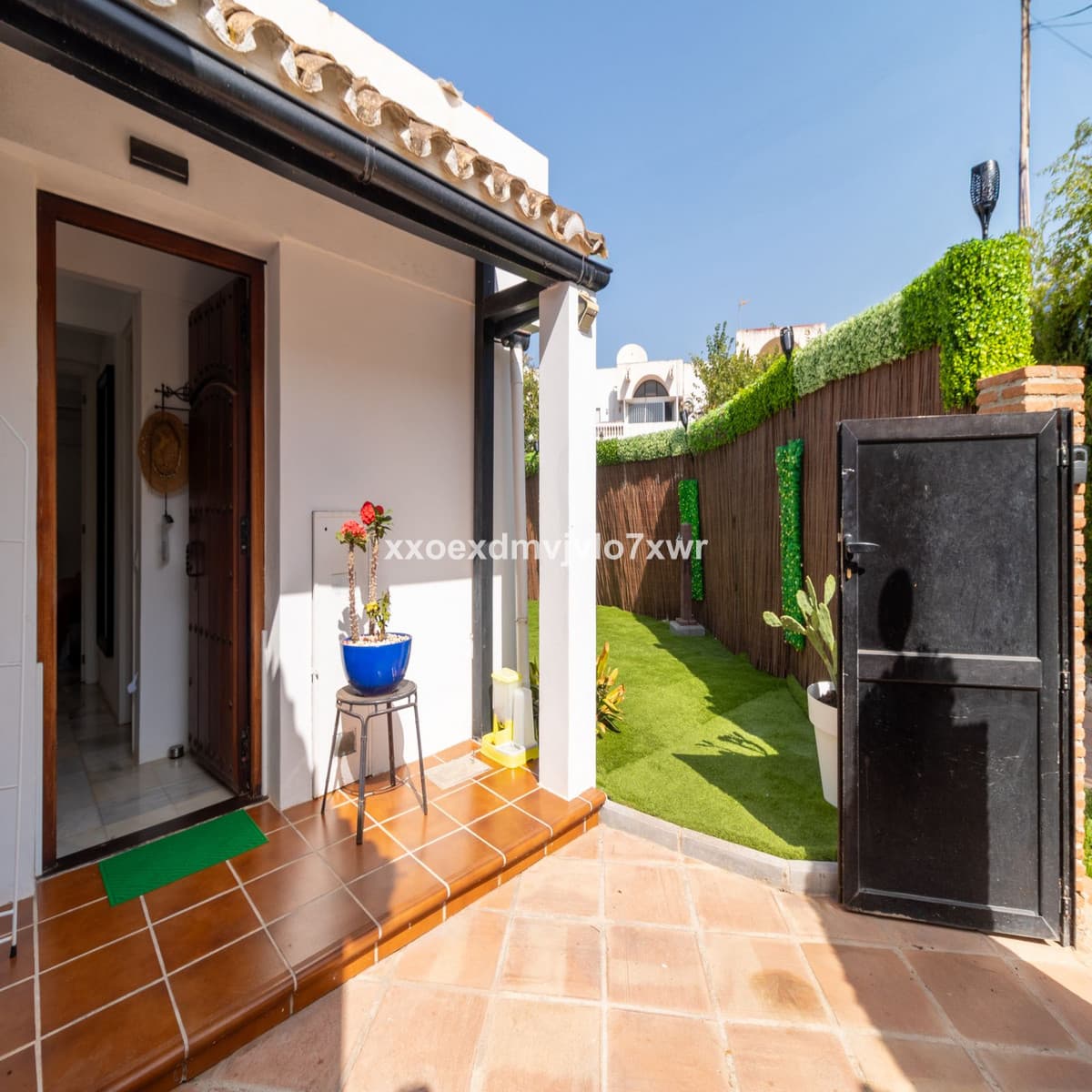 Semi-Detached House in Estepona — photo 1 of 10
