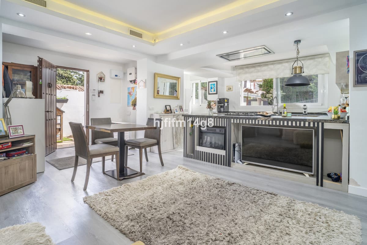 Detached Villa in La Campana — photo 8 of 10