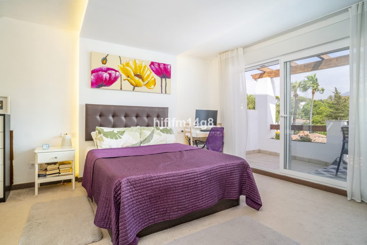 Detached Villa in La Campana — photo 9 of 10