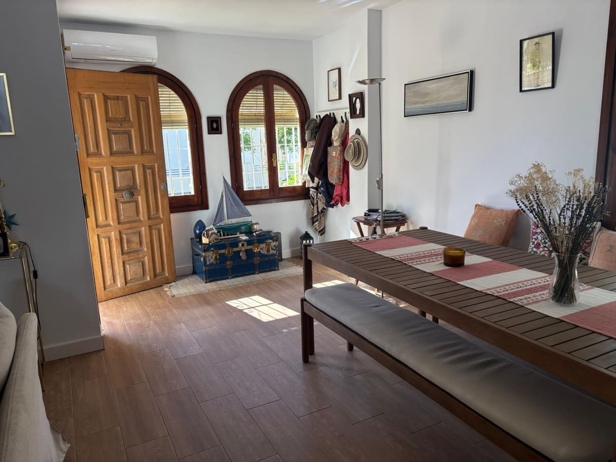 Semi-Detached House in La Colina — photo 7 of 10