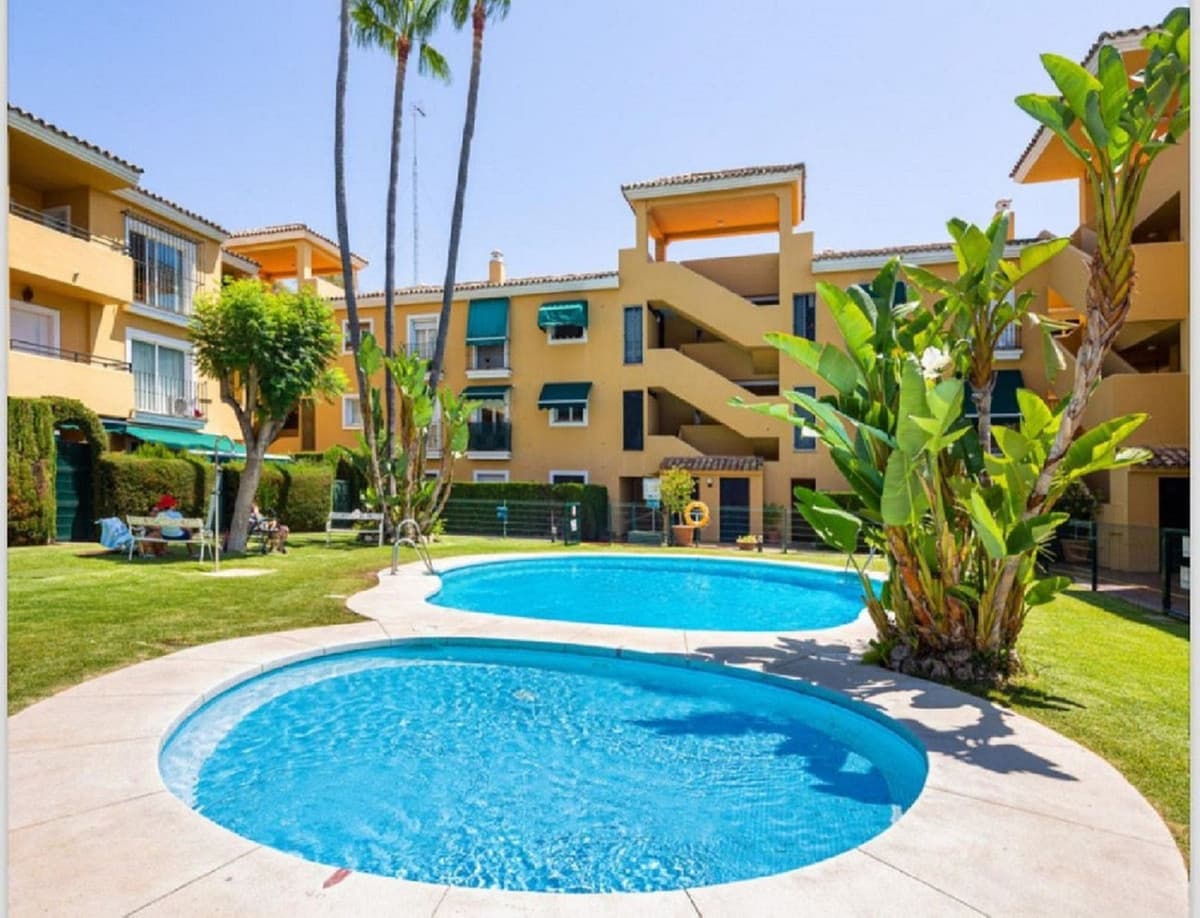 Middle Floor Apartment in Guadalmina Baja — photo 1 of 10
