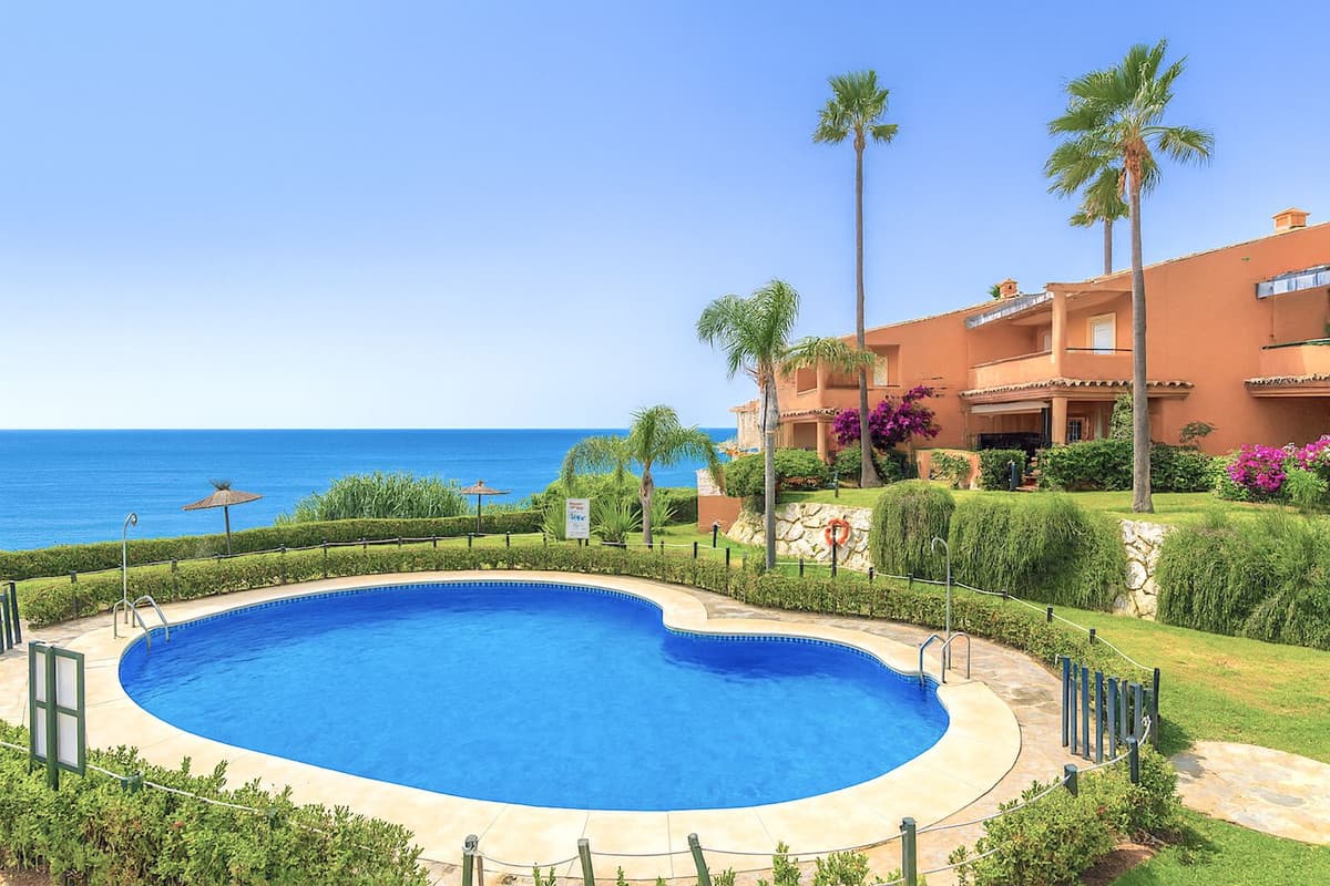 Townhouse in Estepona — photo 1 of 10