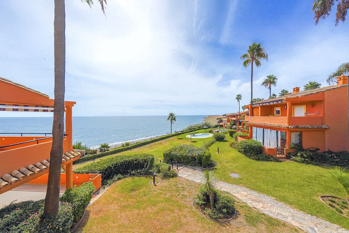Townhouse in Estepona — photo 2 of 10