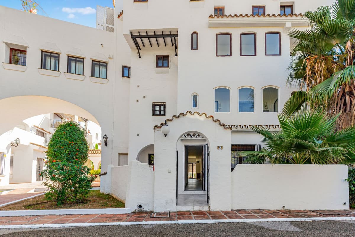 Ground Floor Apartment in Puerto Banús — photo 2 of 10