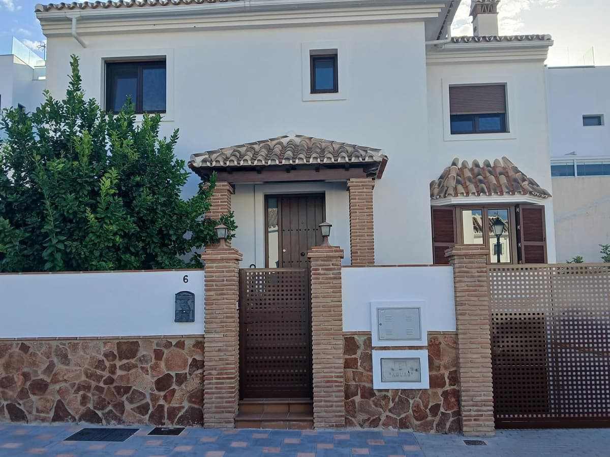Detached Villa in Los Pacos — photo 1 of 10