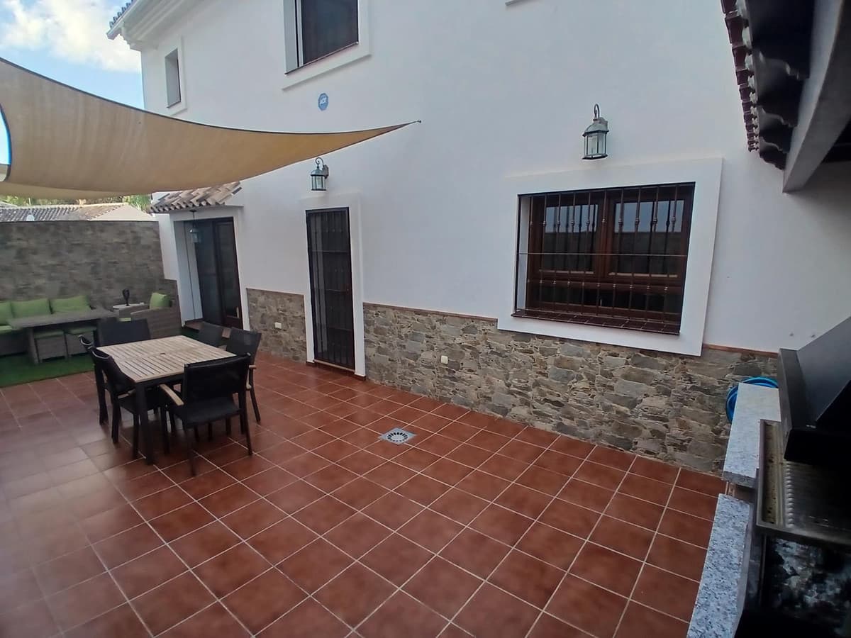 Detached Villa in Los Pacos — photo 2 of 10