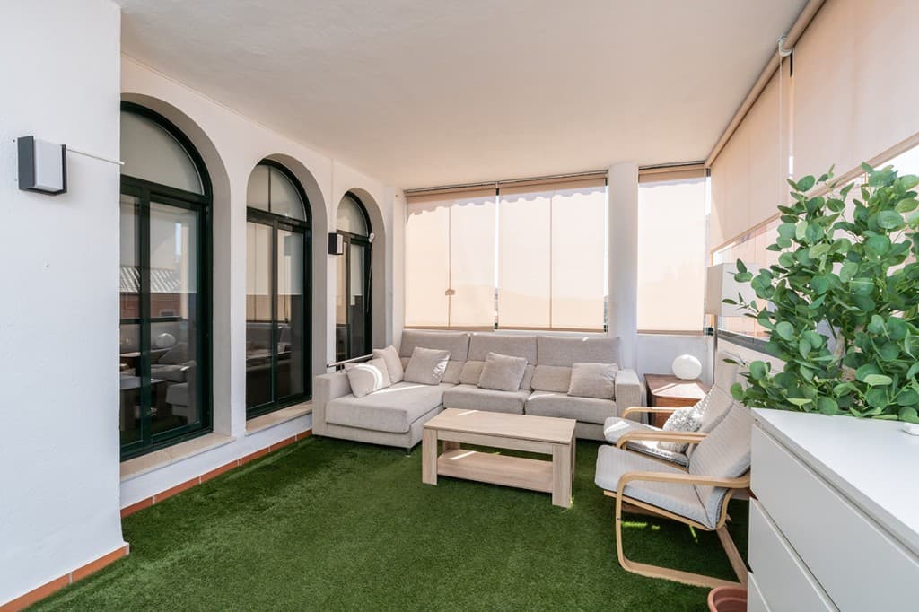 Middle Floor Apartment in Elviria — photo 3 of 10