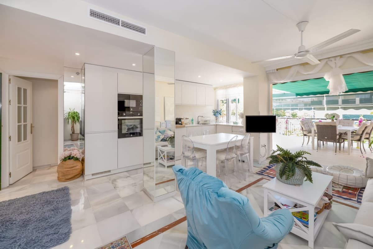 Middle Floor Apartment in Nueva Andalucía — photo 3 of 10
