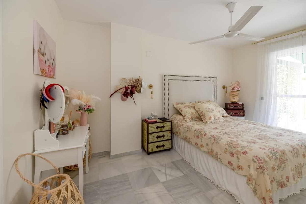 Middle Floor Apartment in Nueva Andalucía — photo 4 of 10