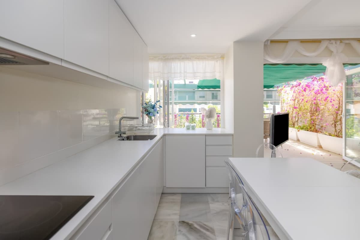 Middle Floor Apartment in Nueva Andalucía — photo 8 of 10