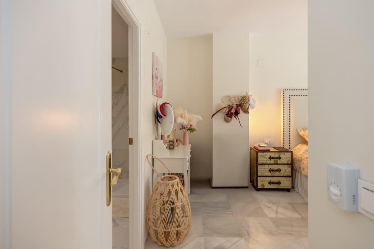 Middle Floor Apartment in Nueva Andalucía — photo 10 of 10