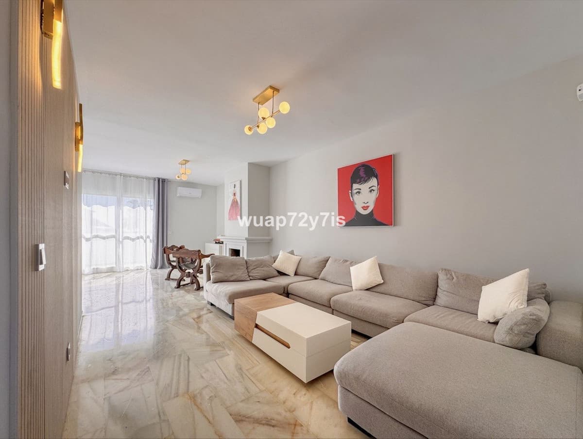 Penthouse in Bel Air — photo 2 of 10
