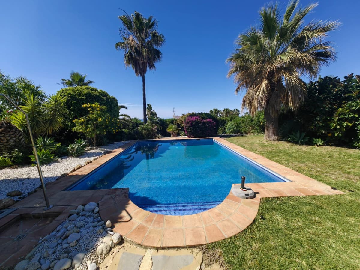 Detached Villa in Estepona — photo 3 of 10