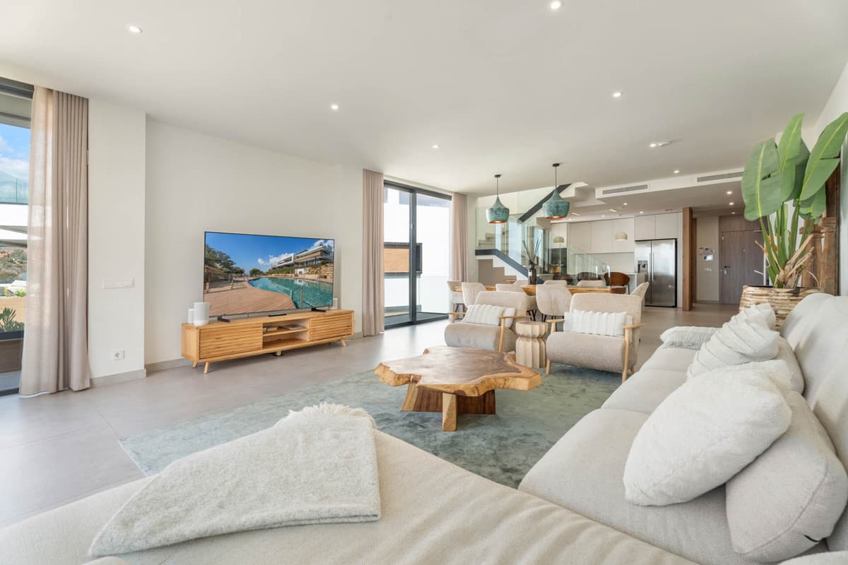 Penthouse Duplex in Artola — photo 8 of 10