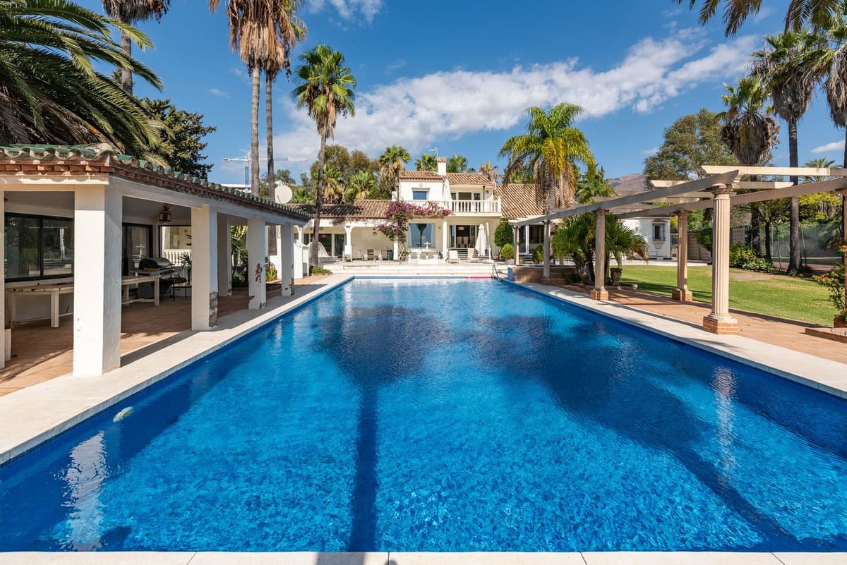 Detached Villa in Estepona — photo 2 of 10