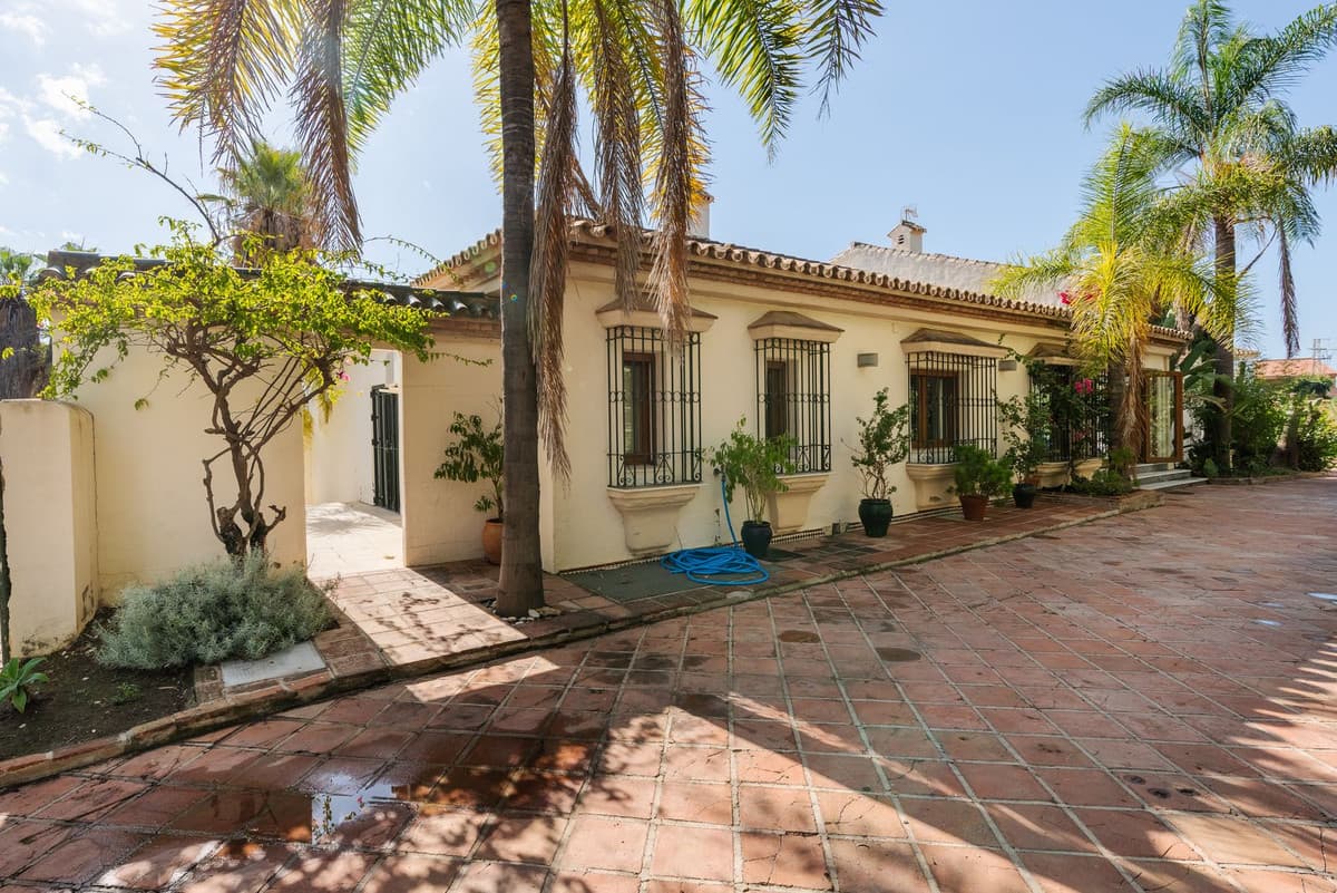 Detached Villa in Estepona — photo 3 of 10