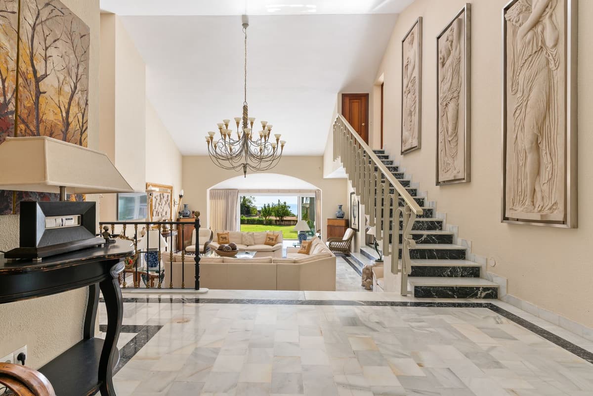 Detached Villa in Estepona — photo 4 of 10