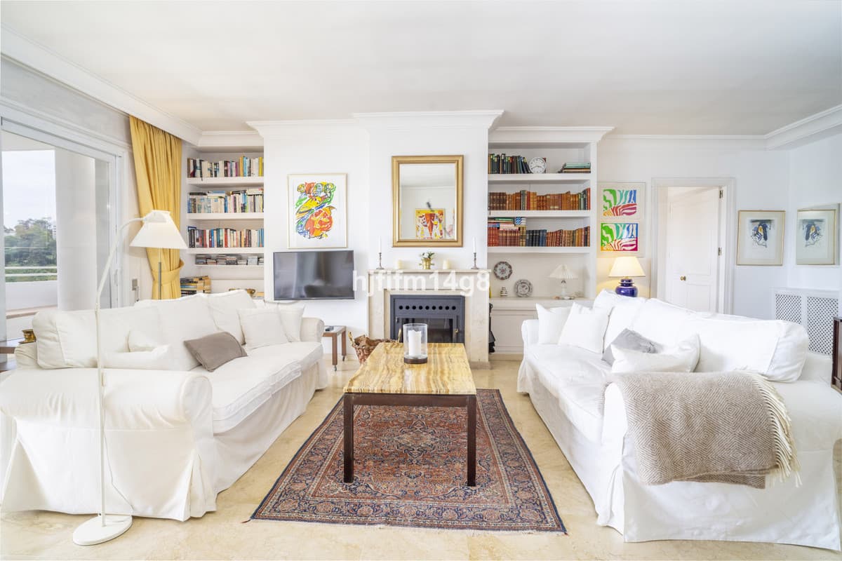 Middle Floor Apartment in Guadalmina Alta — photo 5 of 10