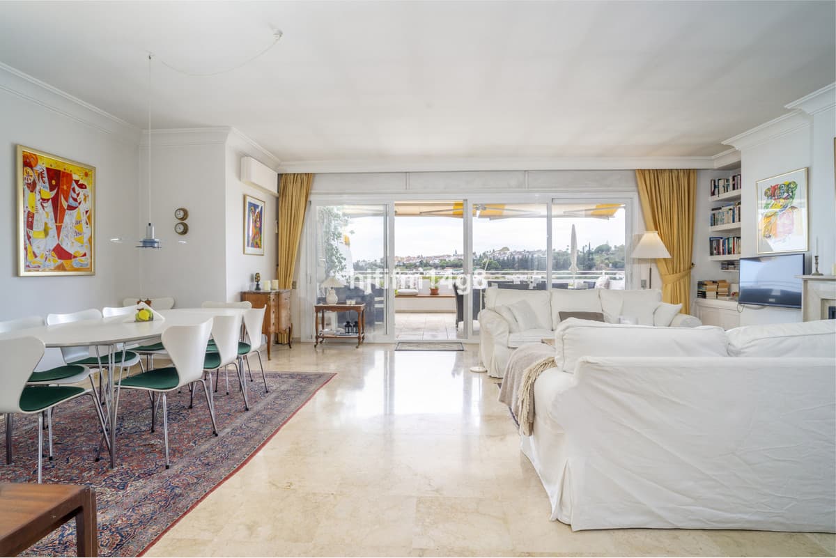 Middle Floor Apartment in Guadalmina Alta — photo 6 of 10