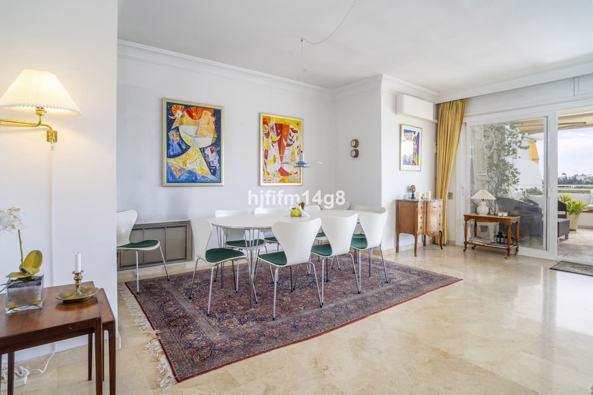 Middle Floor Apartment in Guadalmina Alta — photo 7 of 10