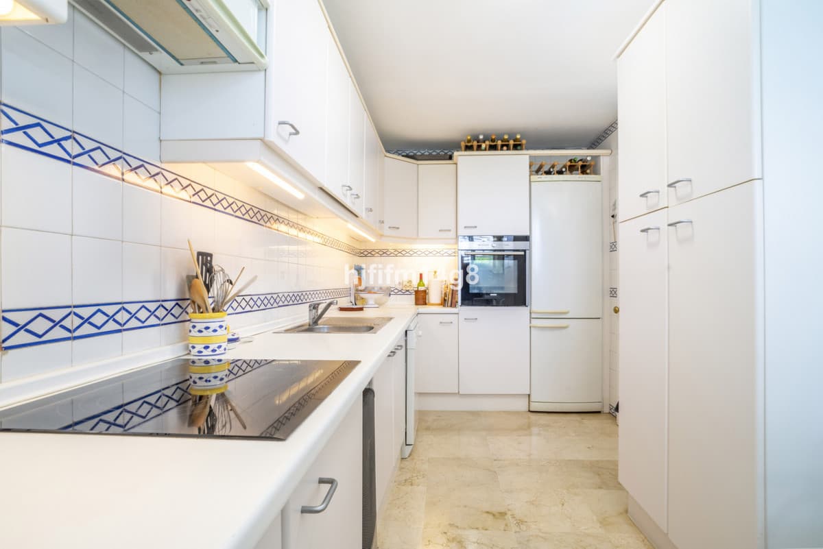 Middle Floor Apartment in Guadalmina Alta — photo 8 of 10