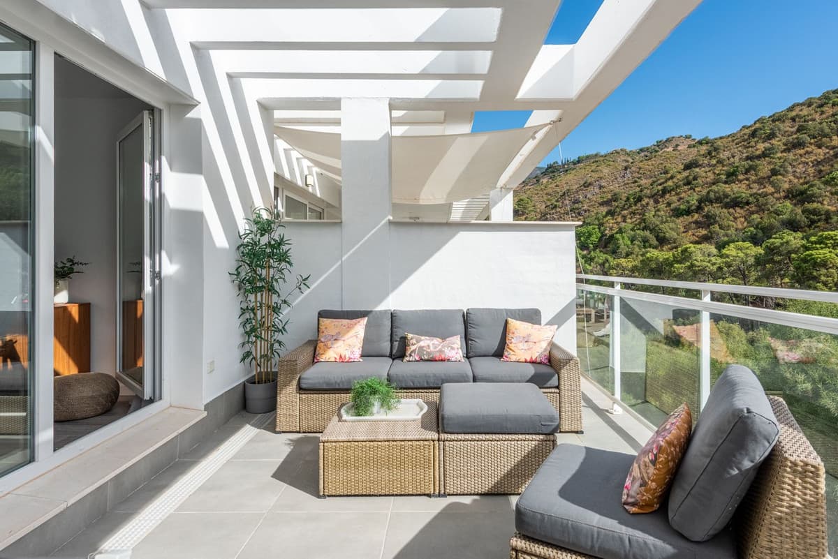 Middle Floor Apartment in Benahavís — photo 7 of 10