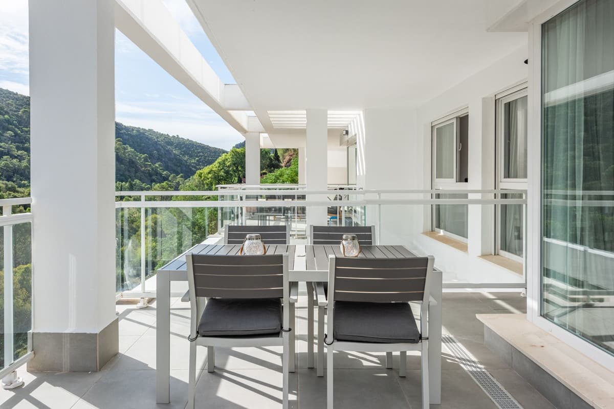 Middle Floor Apartment in Benahavís — photo 9 of 10