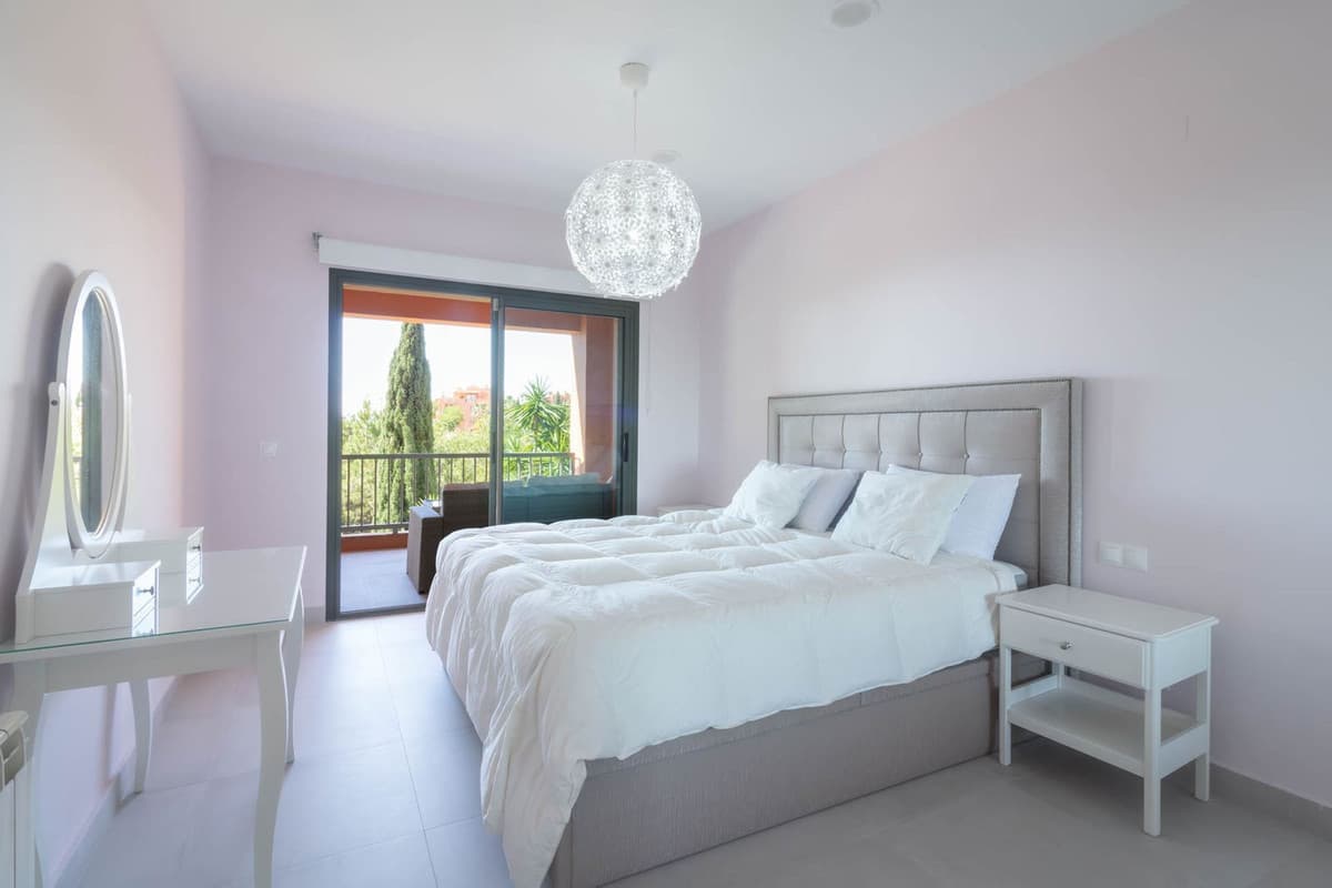 Middle Floor Apartment in Los Flamingos — photo 9 of 10