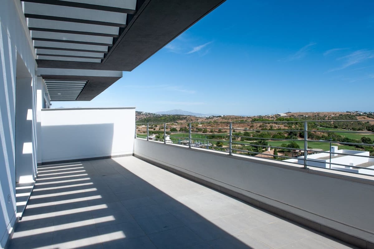 Top Floor Apartment in Estepona — photo 3 of 10