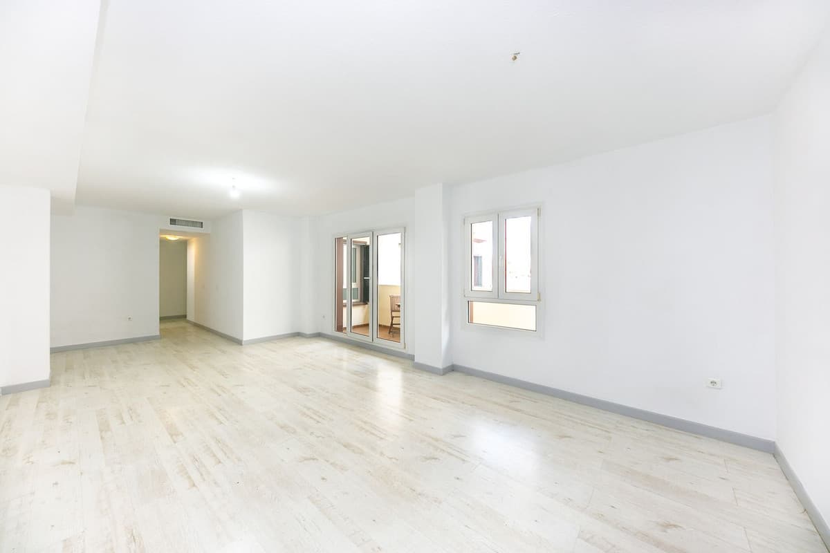 Middle Floor Apartment in Torrequebrada — photo 3 of 10