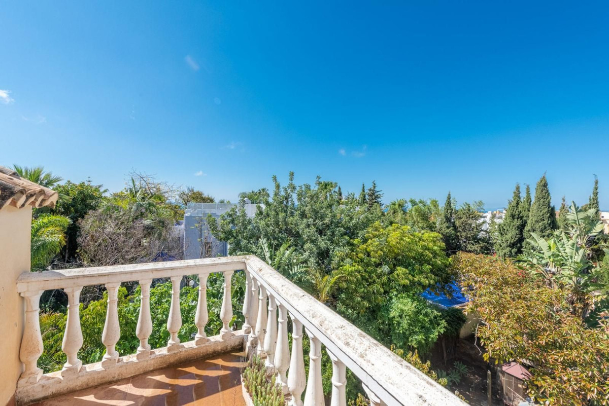 Detached Villa in Marbella — photo 2 of 10