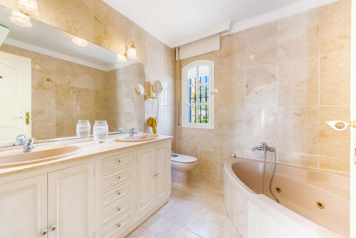 Detached Villa in Marbella — photo 4 of 10