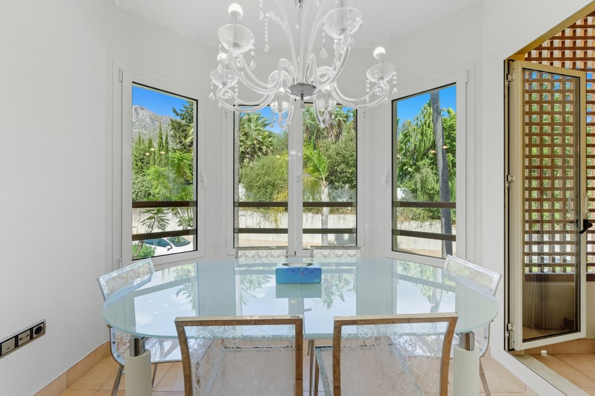 Middle Floor Apartment in Sierra Blanca — photo 5 of 10