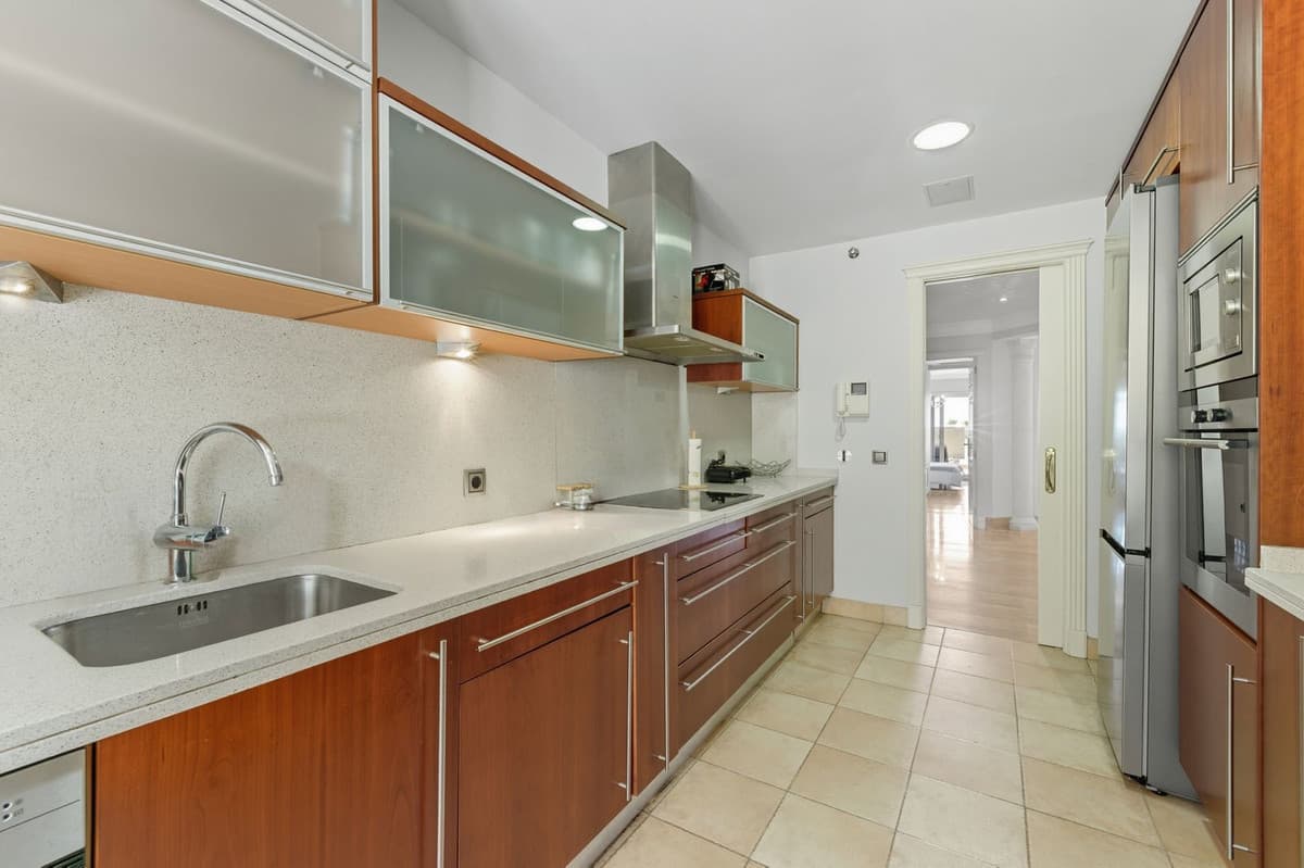 Middle Floor Apartment in Sierra Blanca — photo 6 of 10