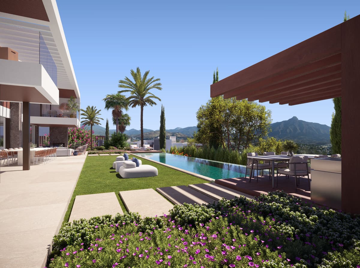 Detached Villa in Nueva Andalucía — photo 1 of 10